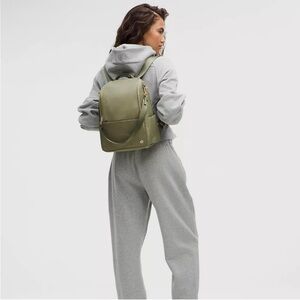 City Essentials lululemon backpack 10L nwt